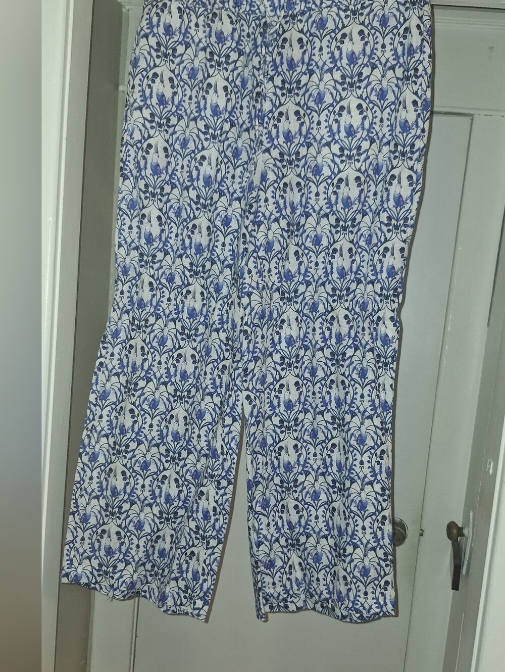 Elie Tahari White and Blue Printed Capris